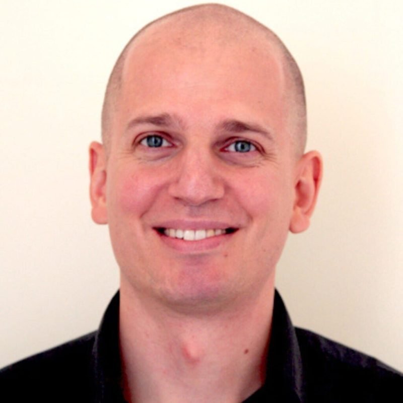 Nicolas Roost – INstructor der Viszerale manipulation nach Barral Nicolas Roost ist ist seit 2023 international lizenzierter Referent in der viszeralen Manipulation und steht bereit die Techniken an weitere Therapeuten profesionell weiter zu geben. Nicolas praktiziert eine sehr ganzheitliche Form der Osteopathie und interessiert sich besonders für chronische Erkrankungen, die oft eine genauere Betrachtung der Schnittstelle zwischen unserem Bewegungsapparat und unseren inneren Organen (mit den dazugehörigen Nerven, Gefäßen und Faszien) erfordern.